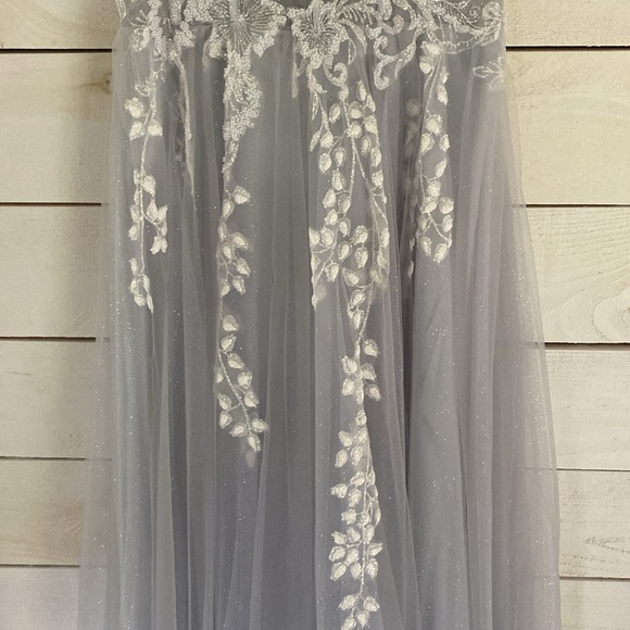 Prom dress size 6, plenty of length, slight train. - Picture 4 of 11